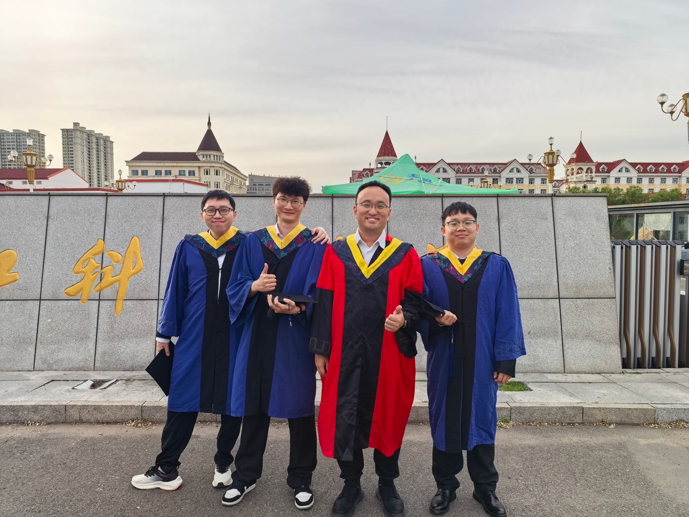 祝贺黄法铨、路静涛、李霄三名同学顺利毕业！